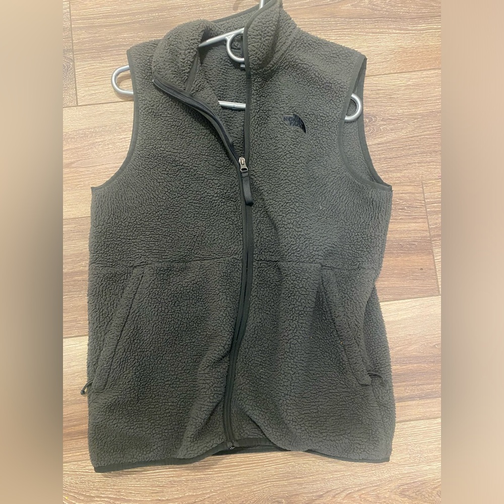 Grey north face vest -men